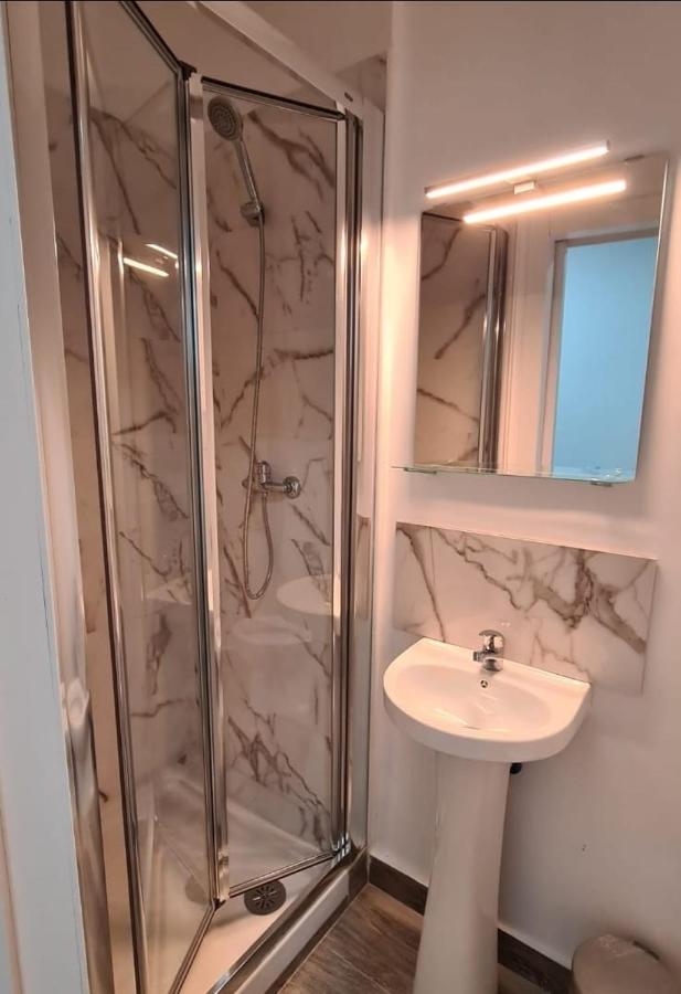 Hostal Vara Мадрид Экстерьер фото