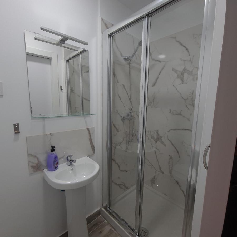 Hostal Vara Мадрид Экстерьер фото