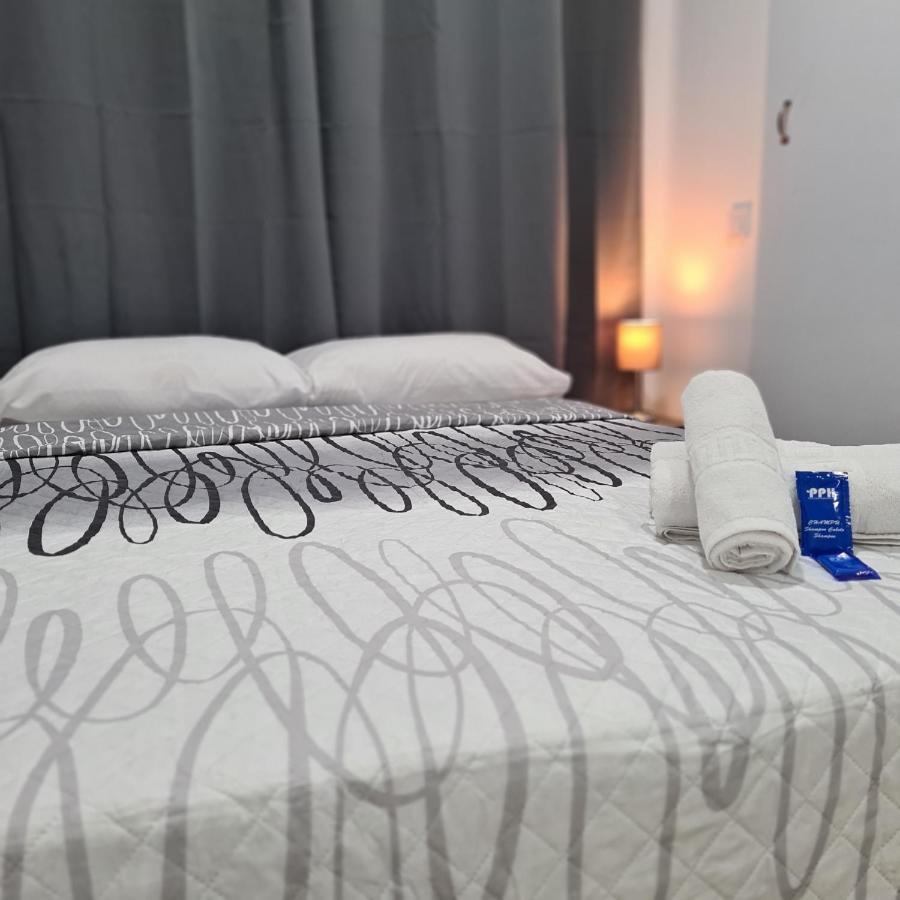 Hostal Vara Мадрид Экстерьер фото