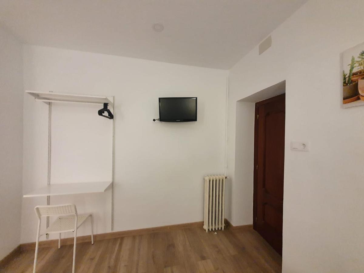 Hostal Vara Мадрид Экстерьер фото