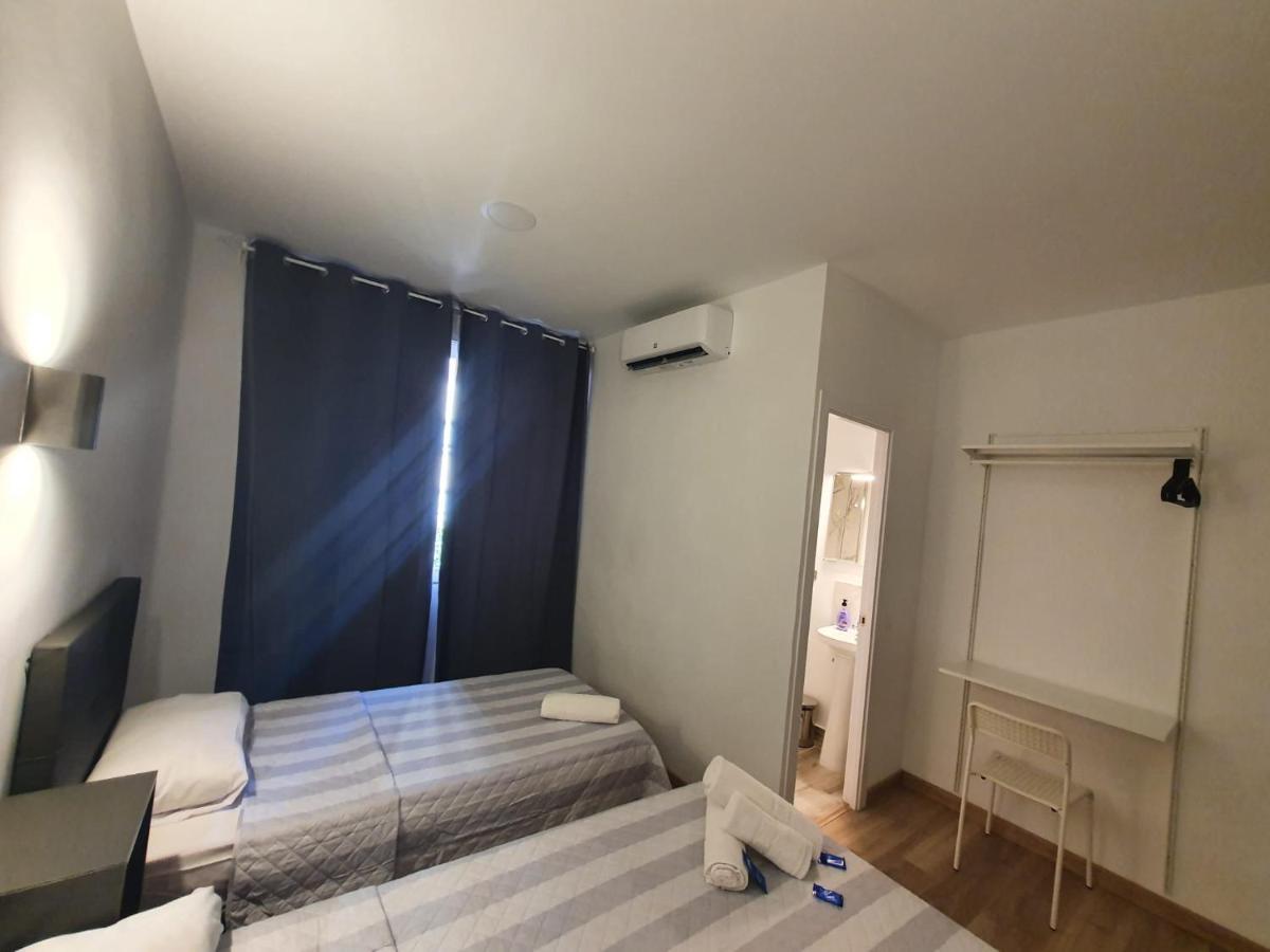 Hostal Vara Мадрид Экстерьер фото
